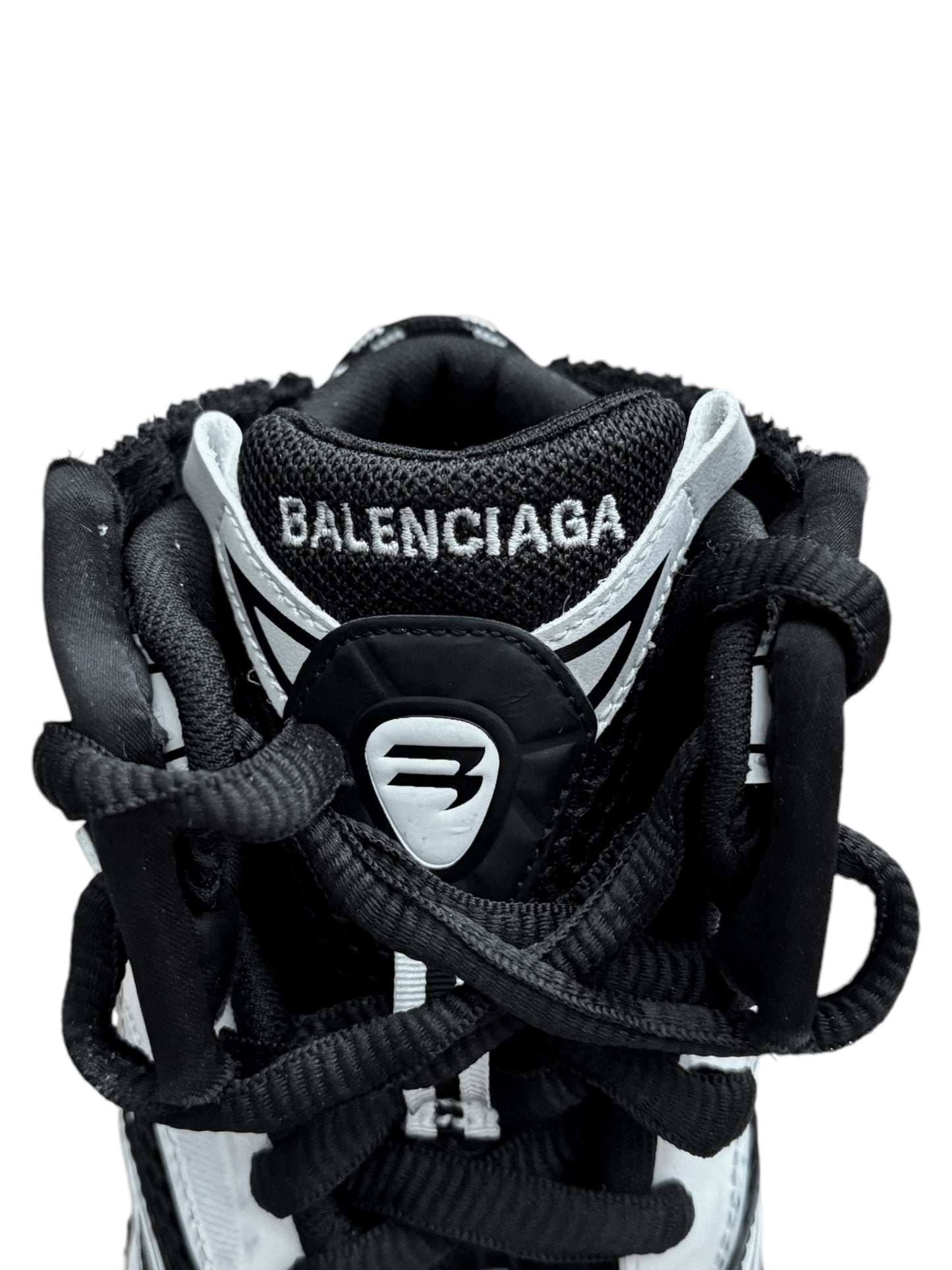 Black/White Reconstructed Runner