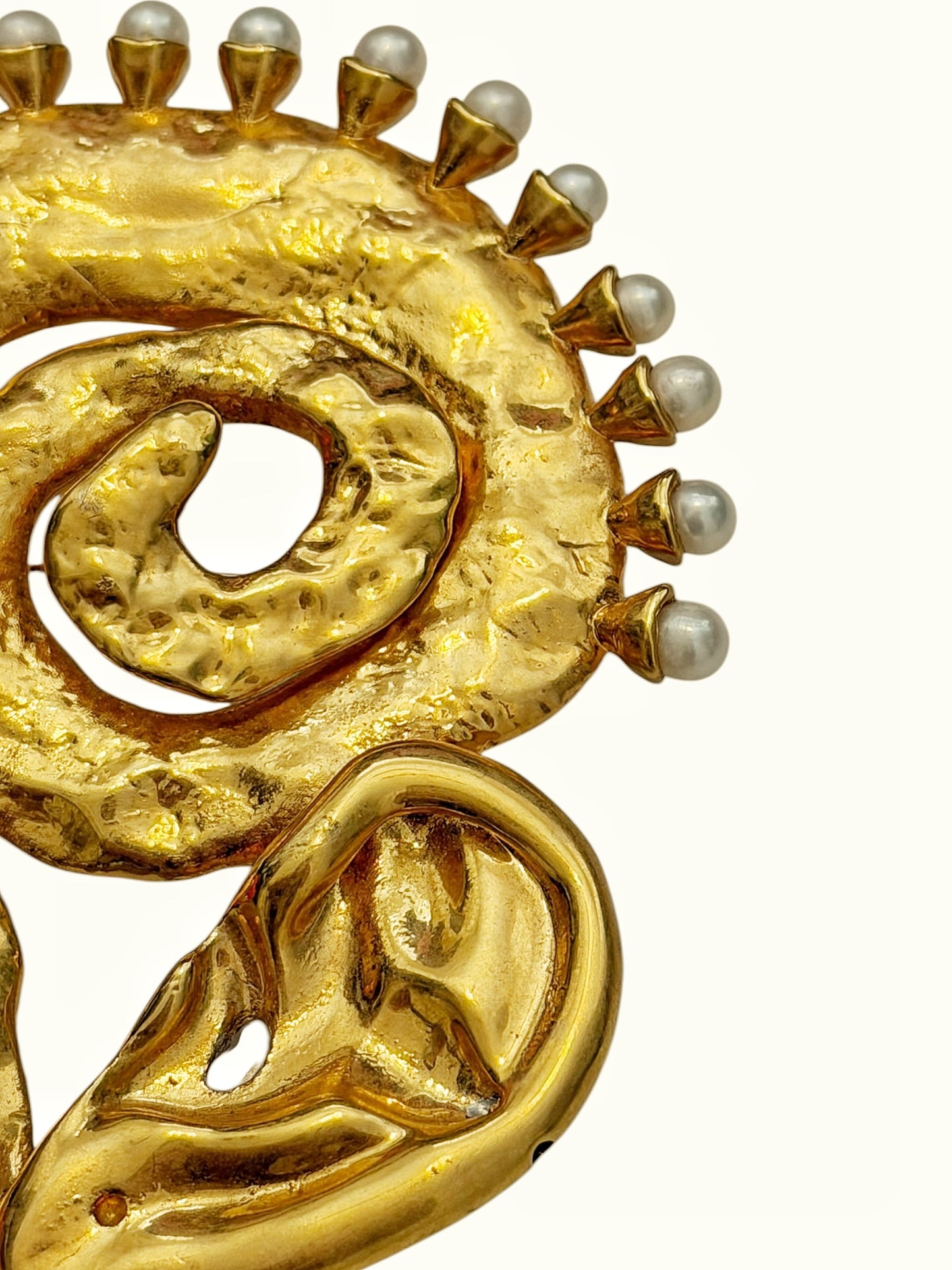 Snail Face Pearl Brooch