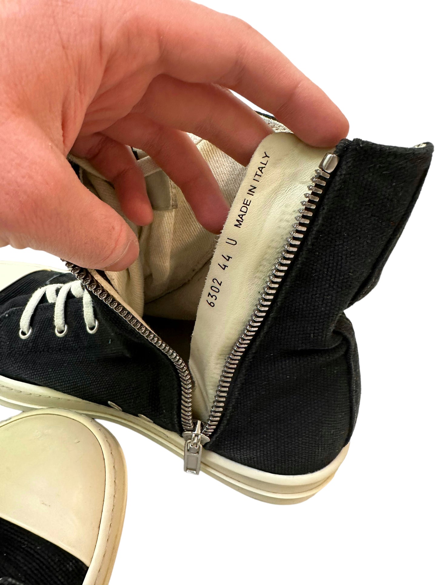 Classic Canvas Ramones