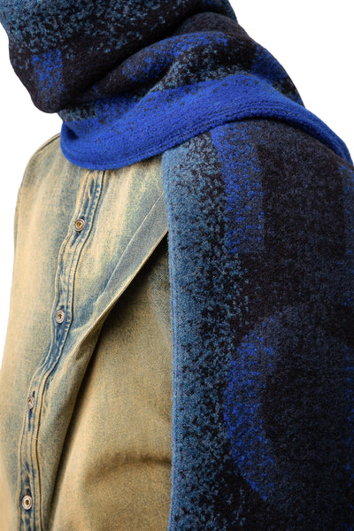 Intarsia Giant Knit Scarf (Blue/Black)