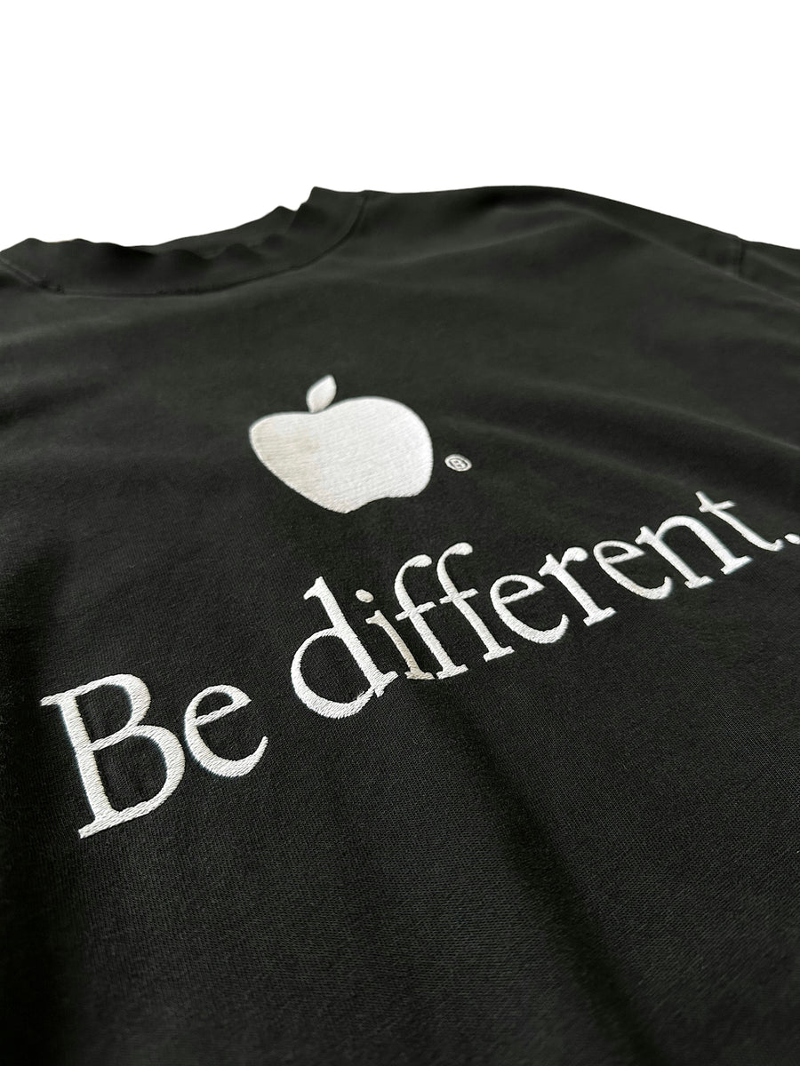 よろしくお願い致しますBALENCIAGA Be different Apple Tシャツ