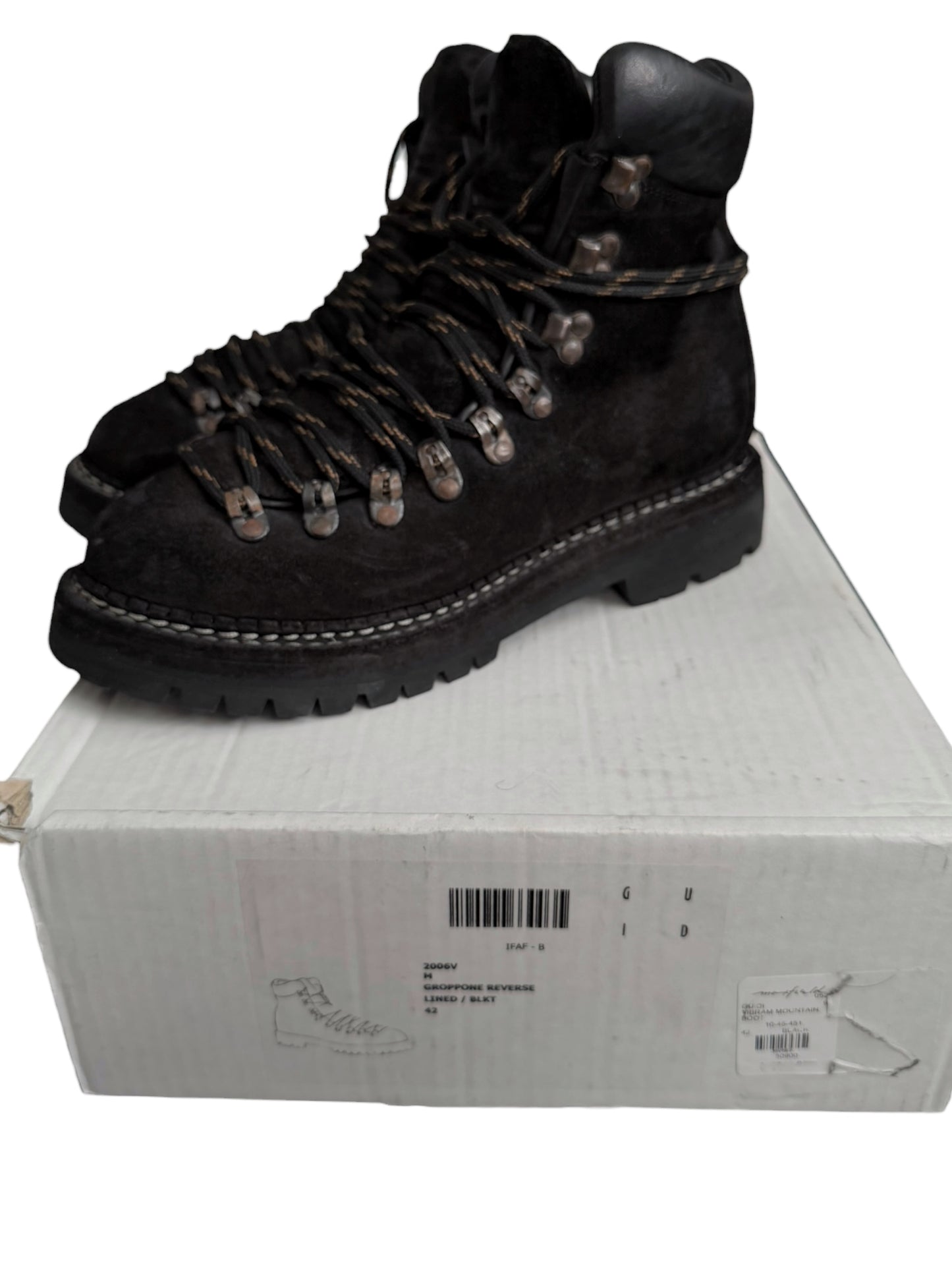 19 Rugged Hiking Mountain Reverse Leather Boot