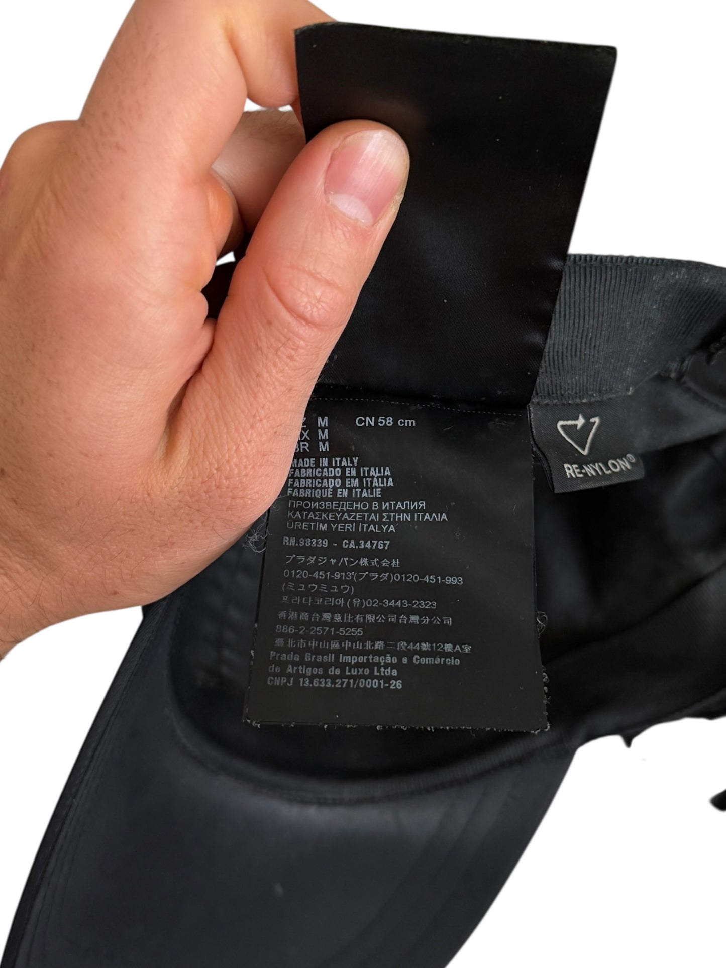 Badge Re-Nylon Black Cap
