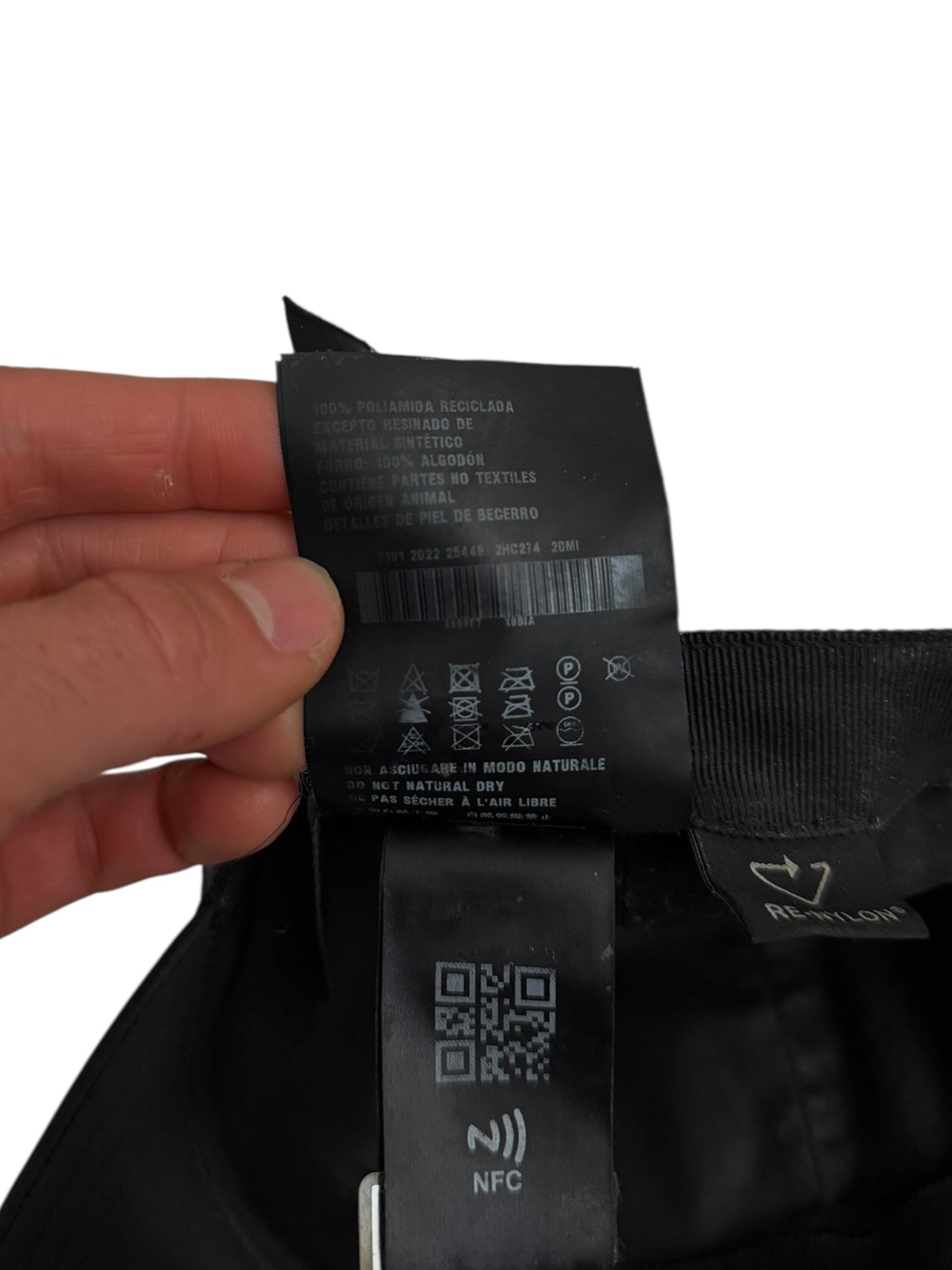 Badge Re-Nylon Black Cap