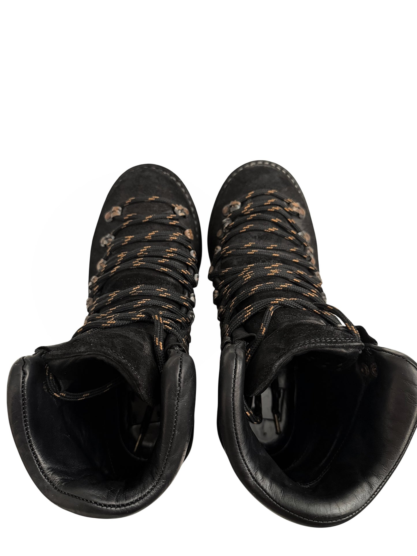 19 Rugged Hiking Mountain Reverse Leather Boot