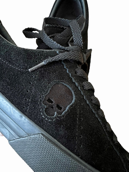 2001 “One Skull” Triple Black Sneaker