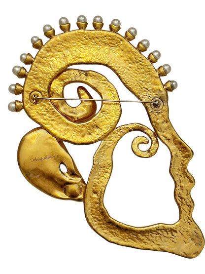 Snail Face Pearl Brooch