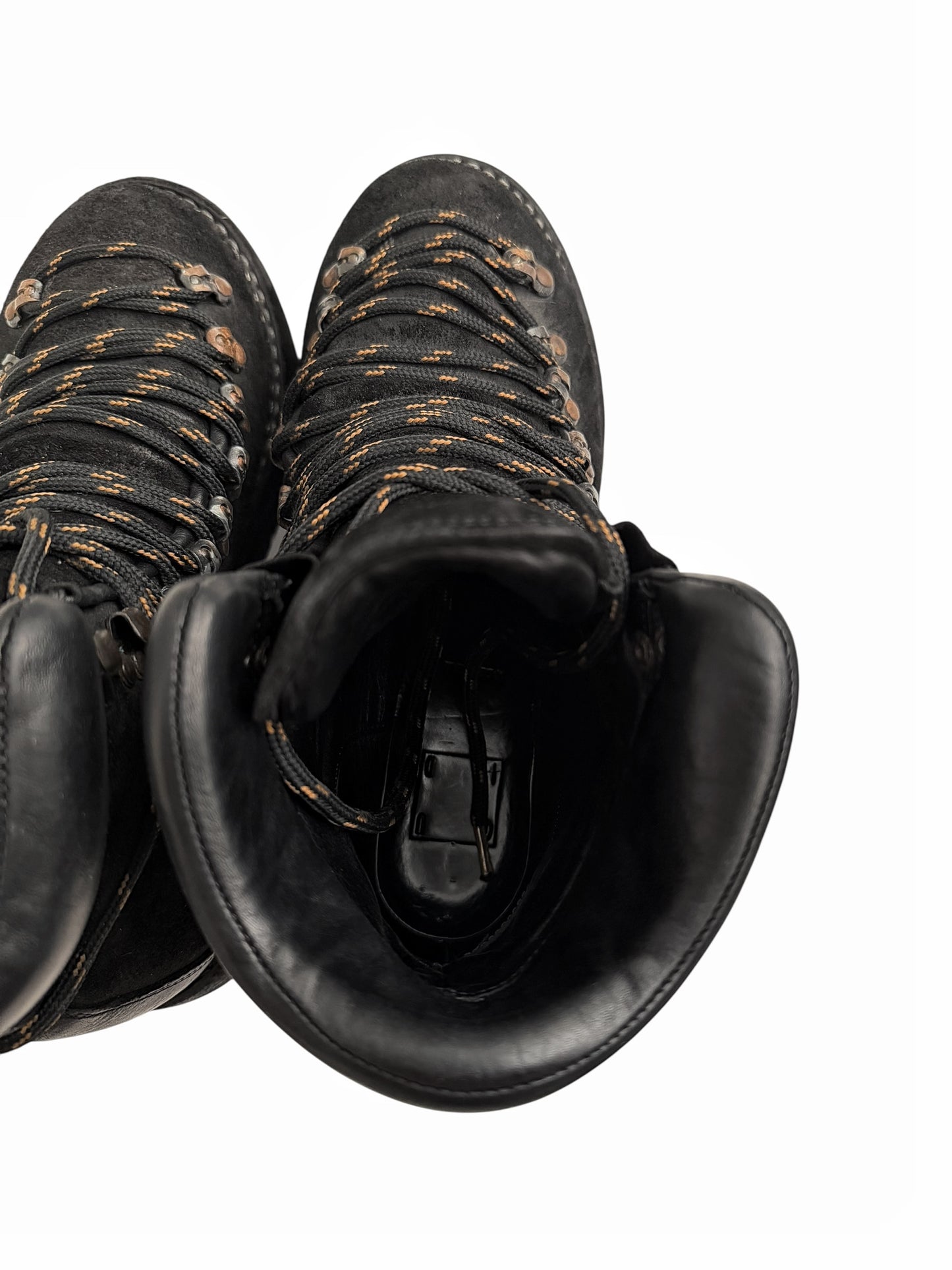 19 Rugged Hiking Mountain Reverse Leather Boot
