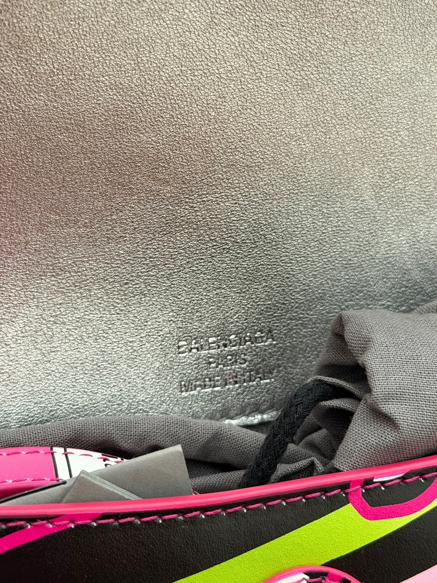 Hourglass Chip Print Pink Purse w/ Strap