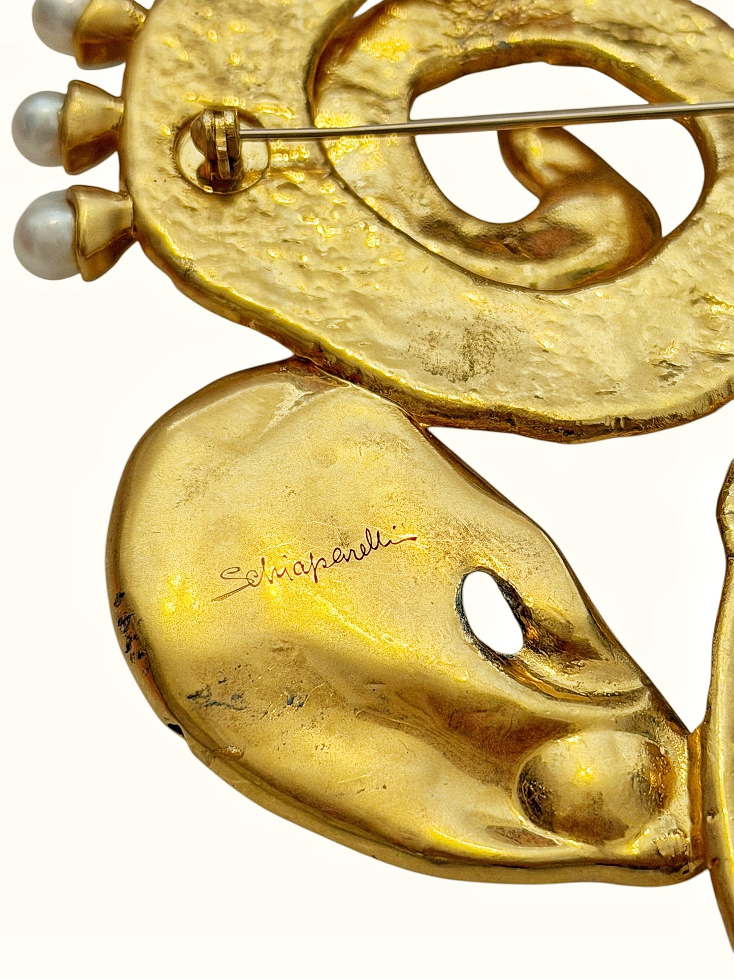 Snail Face Pearl Brooch